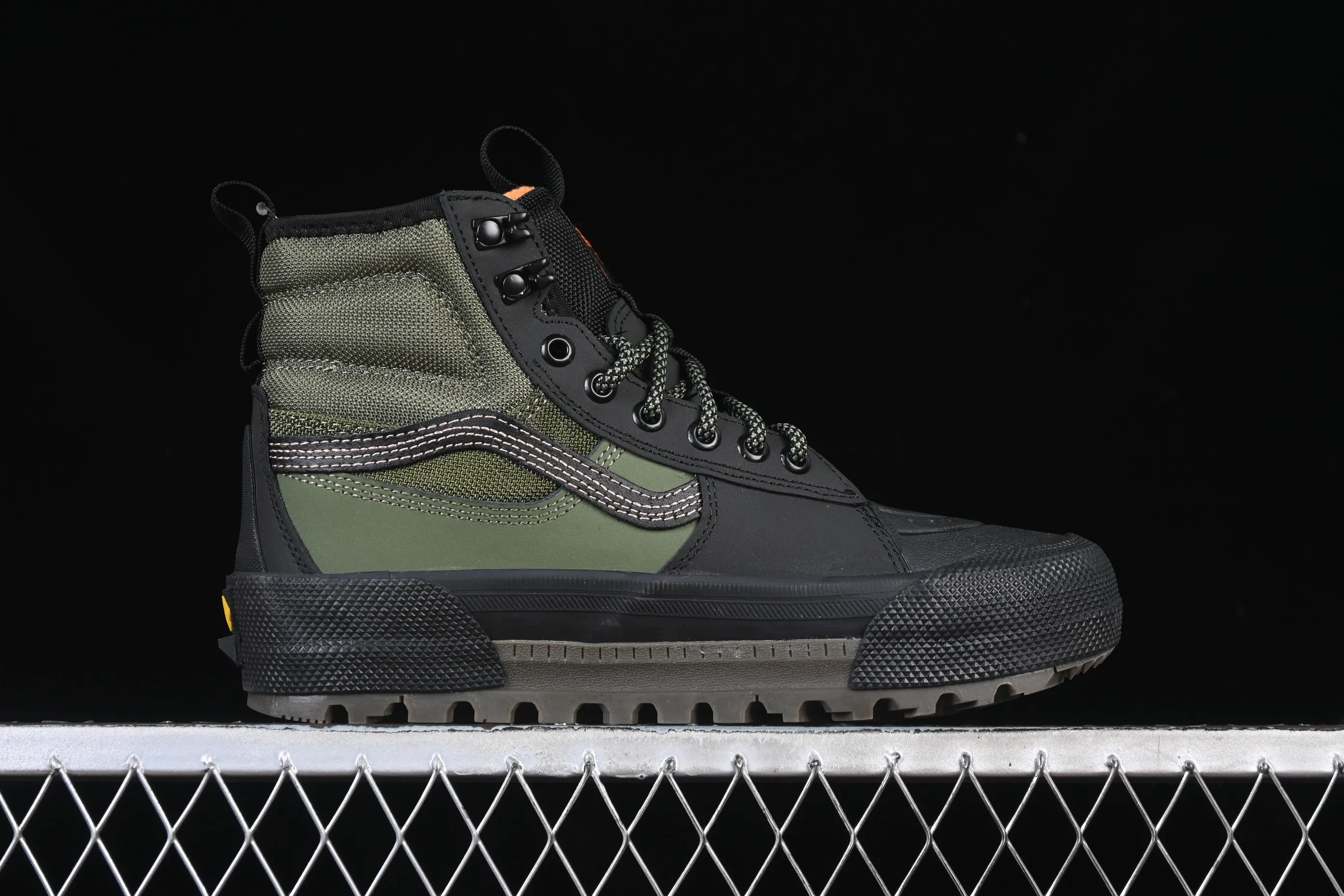 All categories Vans Vans series Vans Hi Vans high-top Vans Sk8-Hi Gore Te Outdoor adventure series round-toe lace-up high-top outdoor functional casual shoes VN0A5I11BIQ